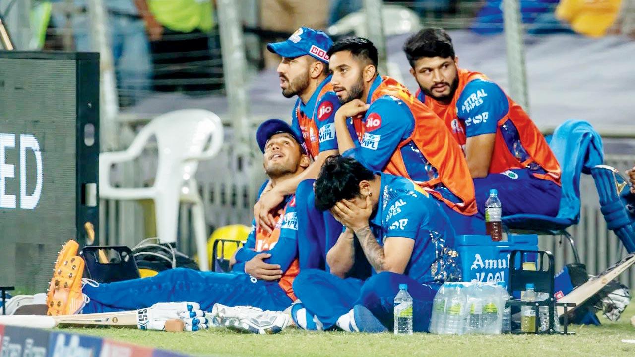 MI players wear a dejected look against Punjab Kings