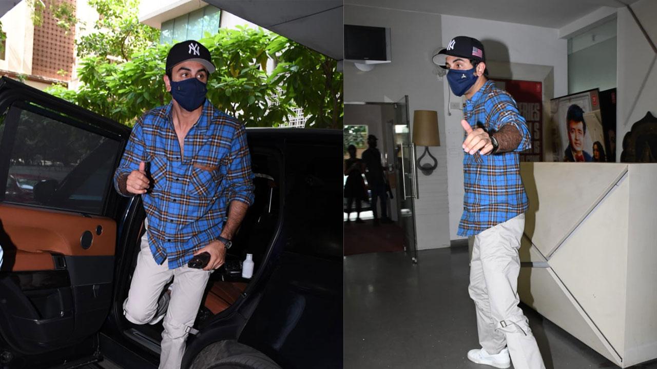 Ranbir Kapoor arrived at T-Series's office in Mumbai in a casual look. As he stepped out of his car, the photographers present congratulated him for his wedding with Alia Bhatt. Click here to see full gallery