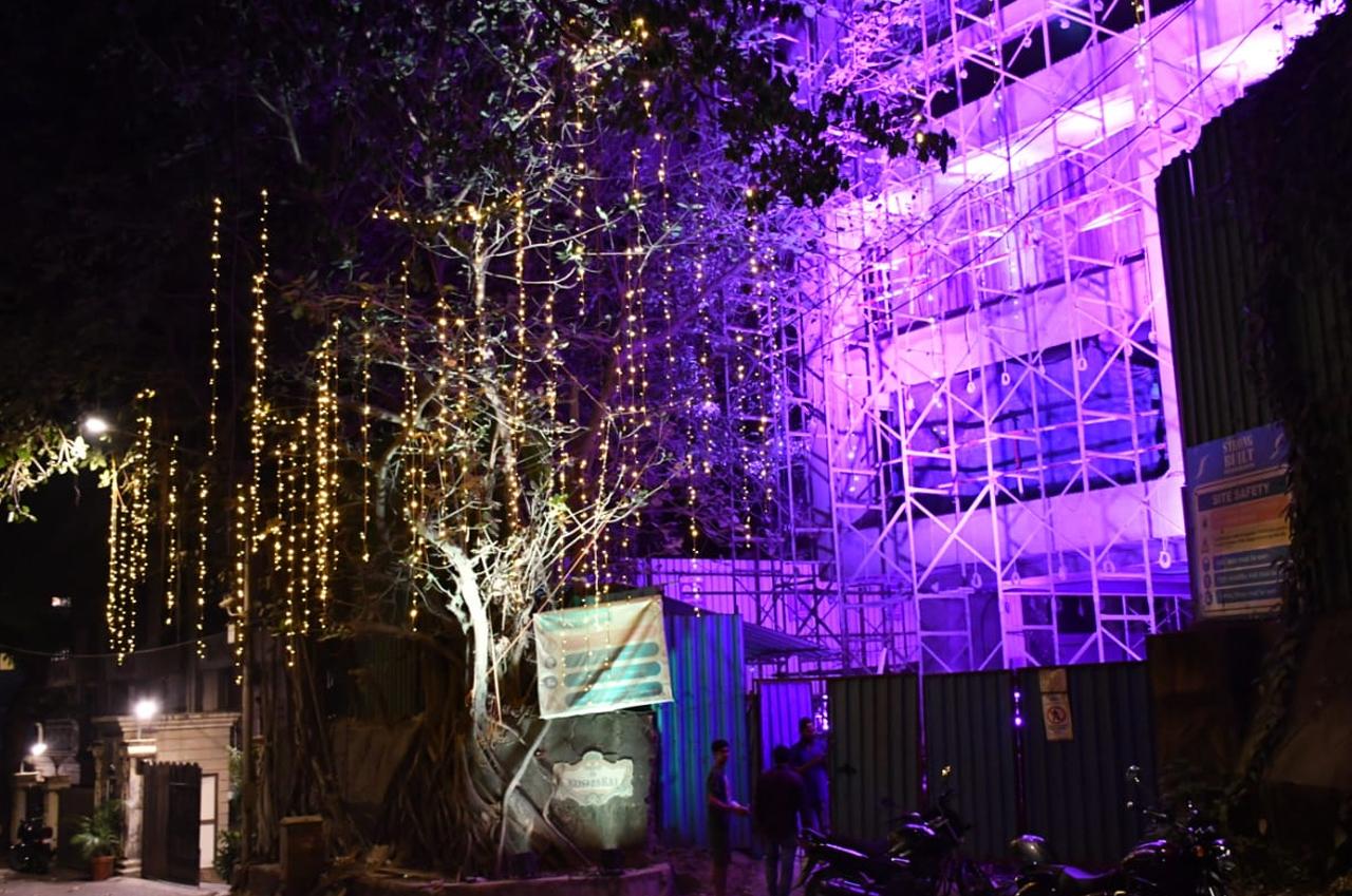 Krishna Raj Bungalow is lightened up with bright lights sparkling with pink and purple and golden infused for some brigthness too. The wedding date of Ranbir and Alia is not clear yet. 