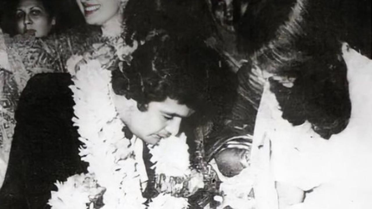 Throwback Thursday: Neetu Kapoor shares her engagement picture with Rishi Kapoor from 1979