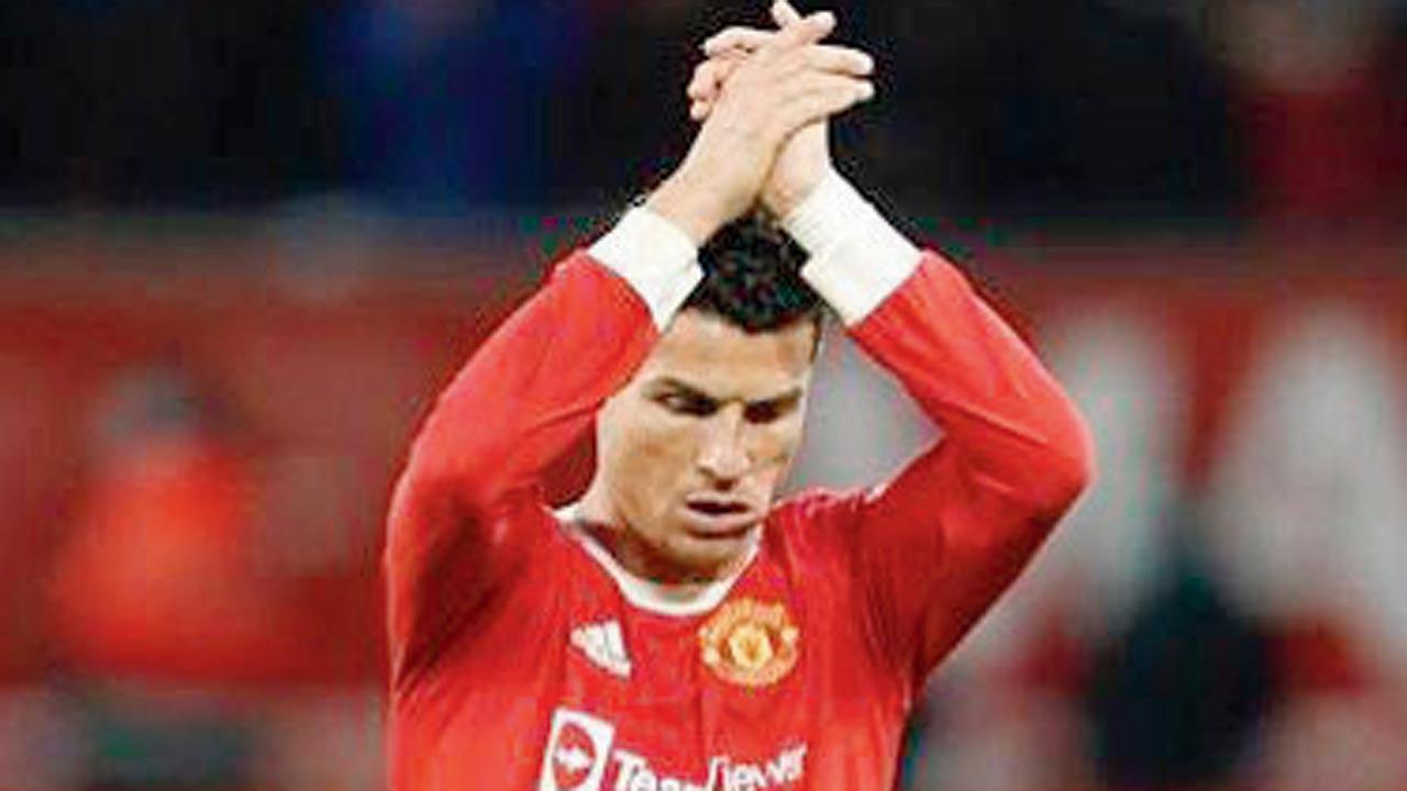 Cristiano Ronaldo after knocking mobile phone from Everton fan's hand: Difficult moments for Manchester United