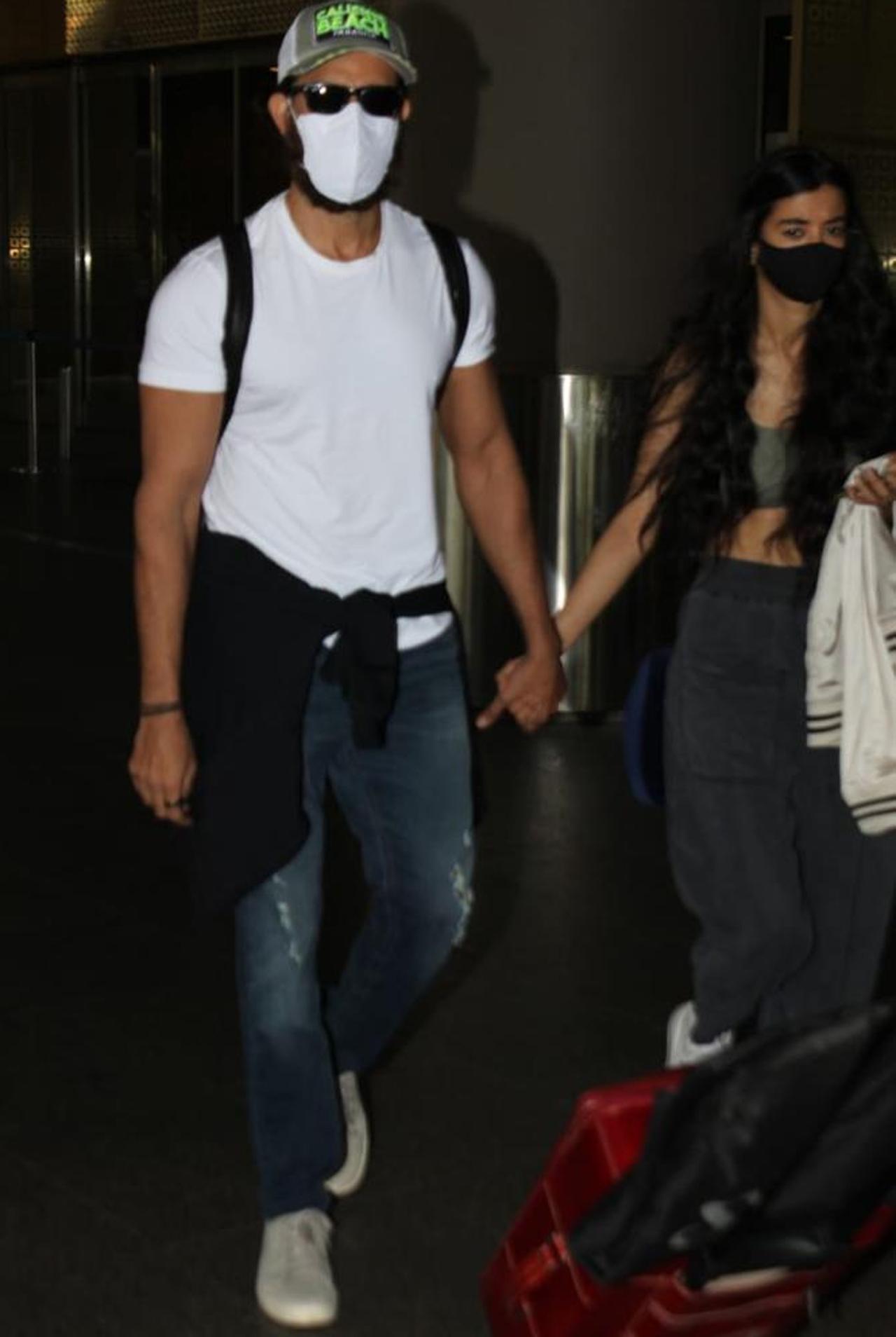 Hrithik Roshan and Saba Azad were clicked walking hand-in-hand as they arrived together at the Mumbai airport. The rumours of their relationship have been doing the rounds for quite some time now. 