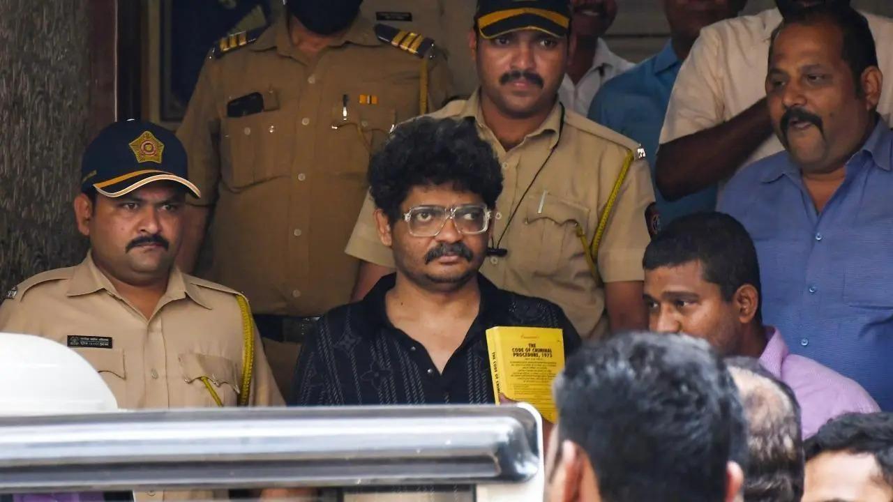 MSRTC workers' protest: Satara Police reaches Mumbai to take Gunratna Sadavarte into custody