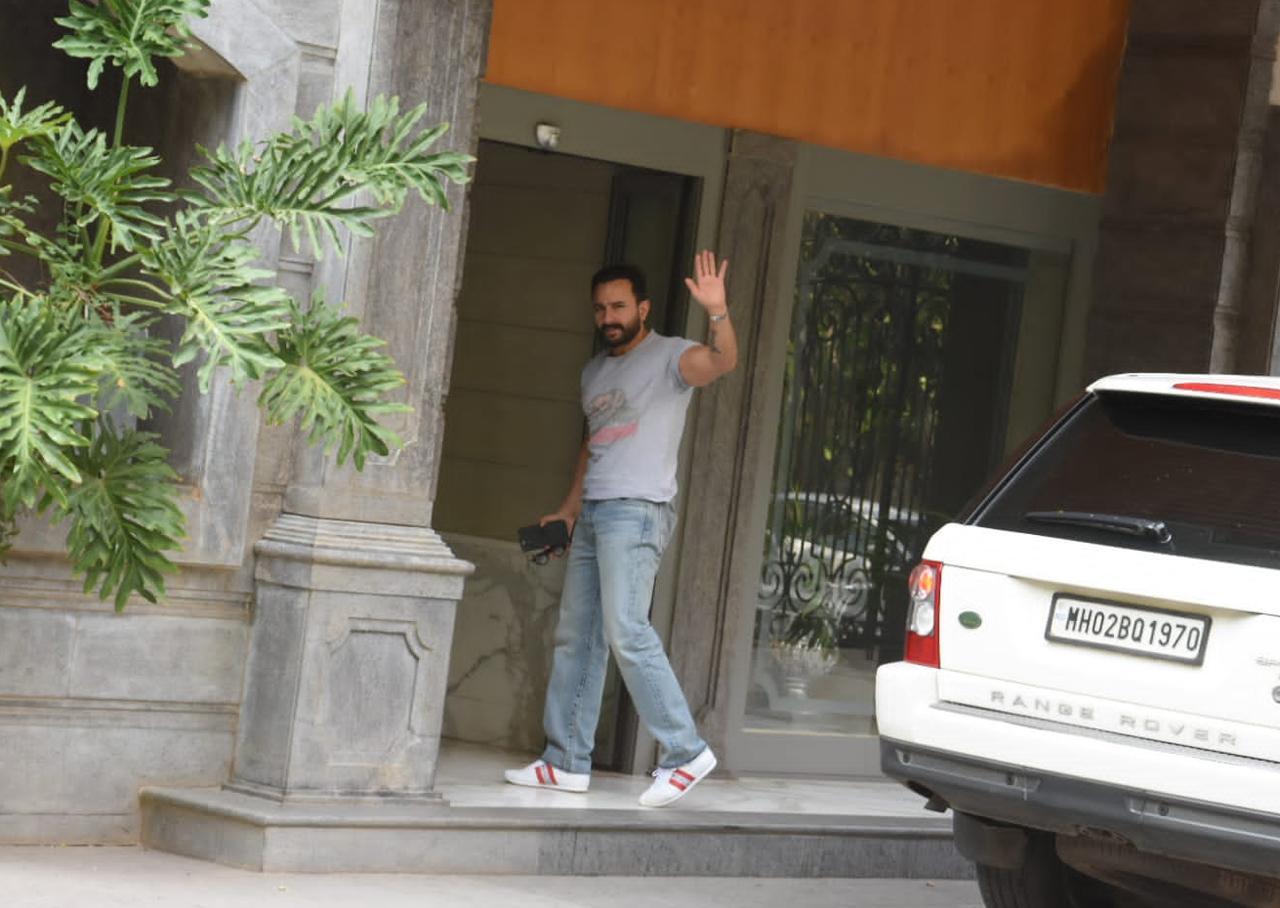 Saif Ali Khan waved at the paparazzi at the birthday bash. He was seen in a casual avatar with a cool T-Shirt and a pair of blue jeans.  Saif Ali Khan waved at the paparazzi at the birthday bash. He was seen in a casual avatar with a cool T-Shirt and a pair of blue jeans. 