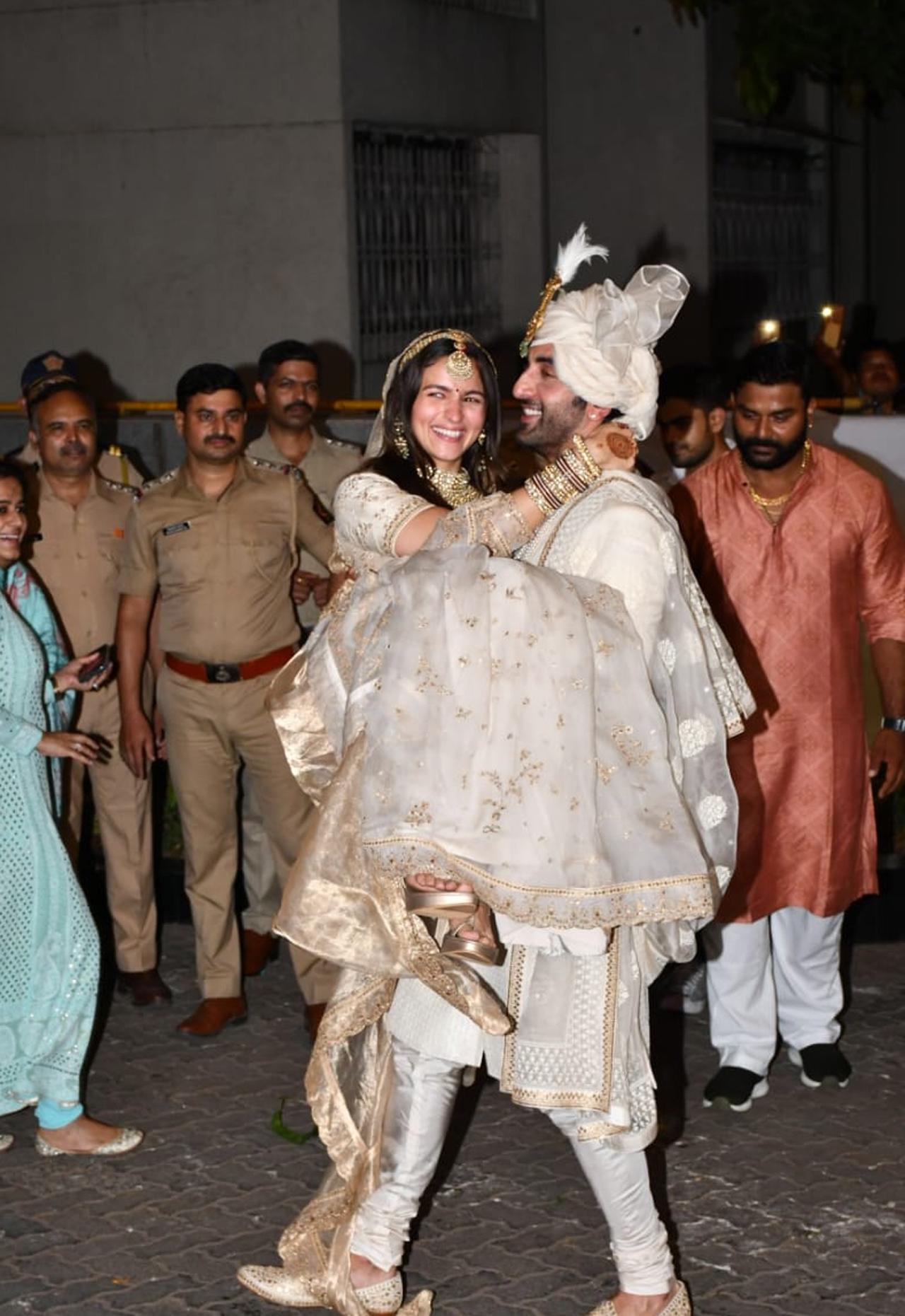 The moment the wedding pictures of Ranbir Kapoor and Alia Bhatt dropped on social media, celebrities wished the couple one after another with heartfelt messages. Neha Dhupia, Akanksha Ranjan Kapoor and many others wished the couple with lots of hearts and smiles.
