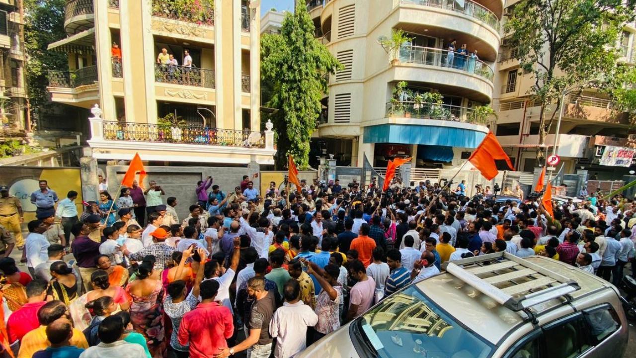 Hanuman Chalisa row: Sena workers protest outside MP Navneet Rana's Khar residence