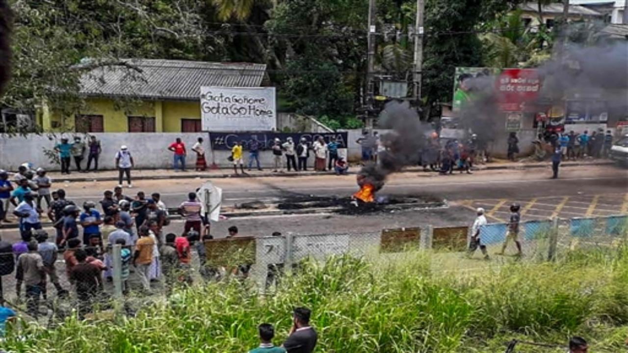 Sri Lanka: One dead, 12 hurt as police fire at anti-fuel price hike protesters