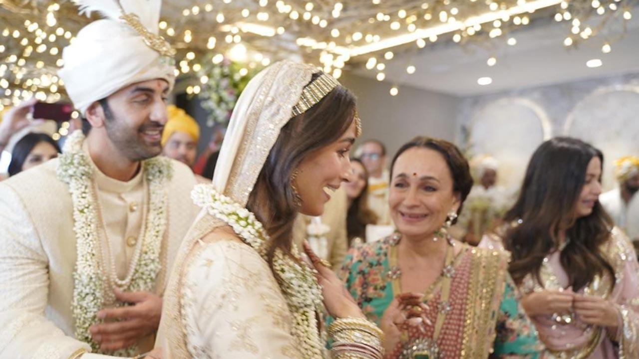 Soni Razdan shares dreamy picture of her 'heartbeats' Ranbir Kapoor, Alia Bhatt from their wedding ceremony