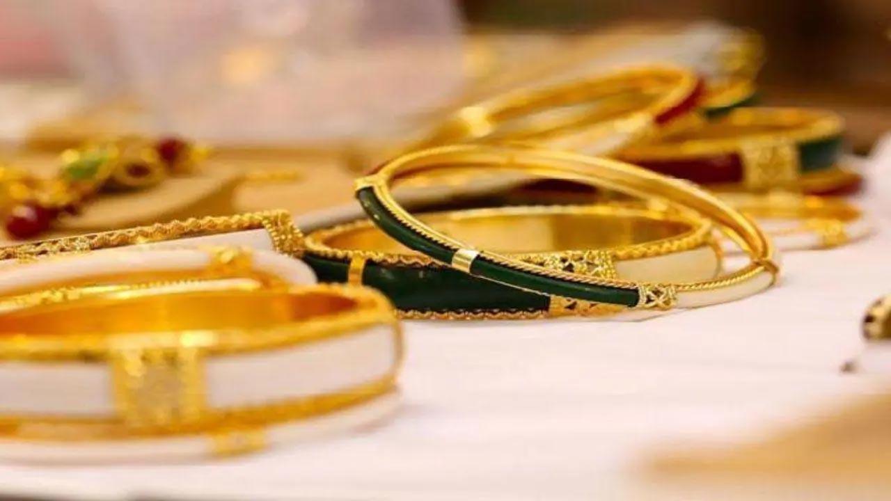 Man, three friends booked for stealing jewellery from sister’s home