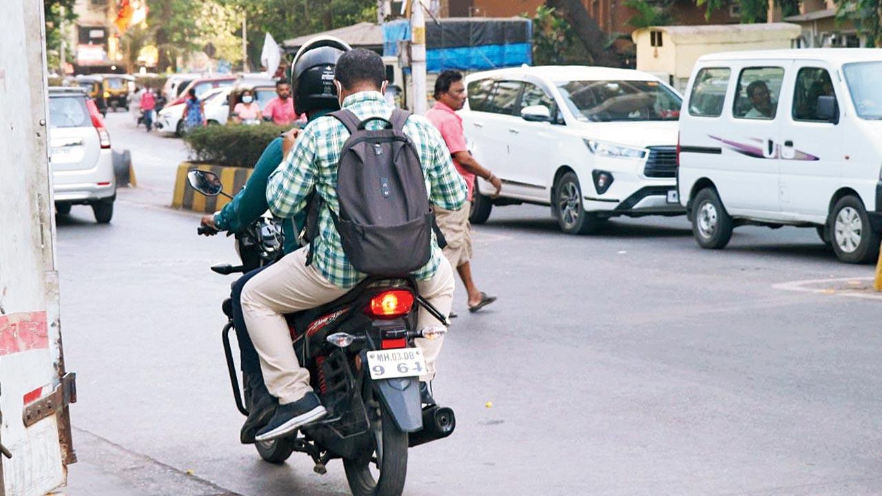 An Uber bike taxi on a trip from Mulund to Bandra East. Pic/Rajesh Gupta