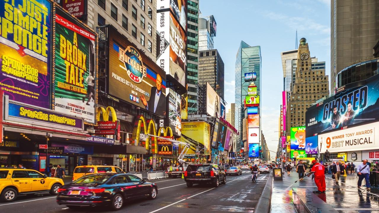 In a first, Muslims perform Taraweeh prayer at Times Square in US