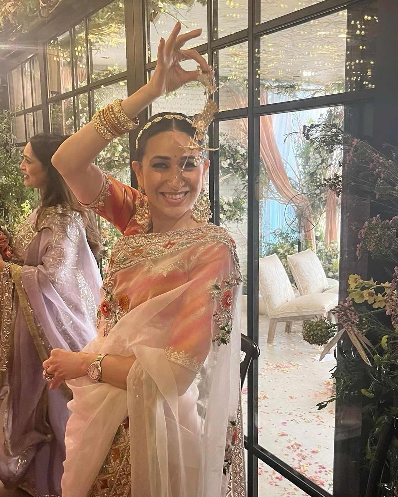 After a few days after the wedding, Alia Bhatt treated fans to glimpses of her Mehendi ceremony from her intimate wedding with Ranbir Kapoor