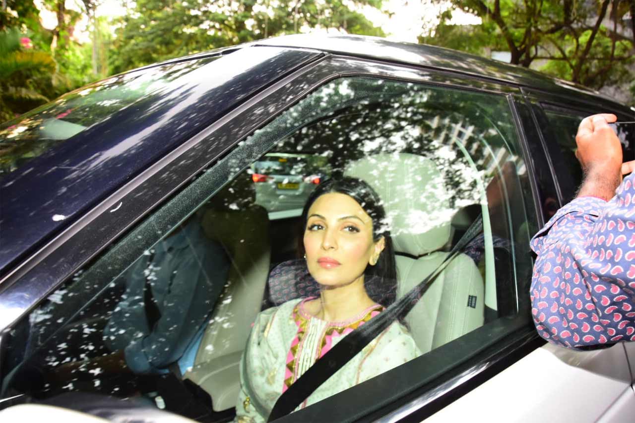 Riddhima Kapoor Sahni, the sister of the groom posed for the paparazzi as she left for Ranbir Kapoor and Alia Bhatt's wedding venue Vastu.