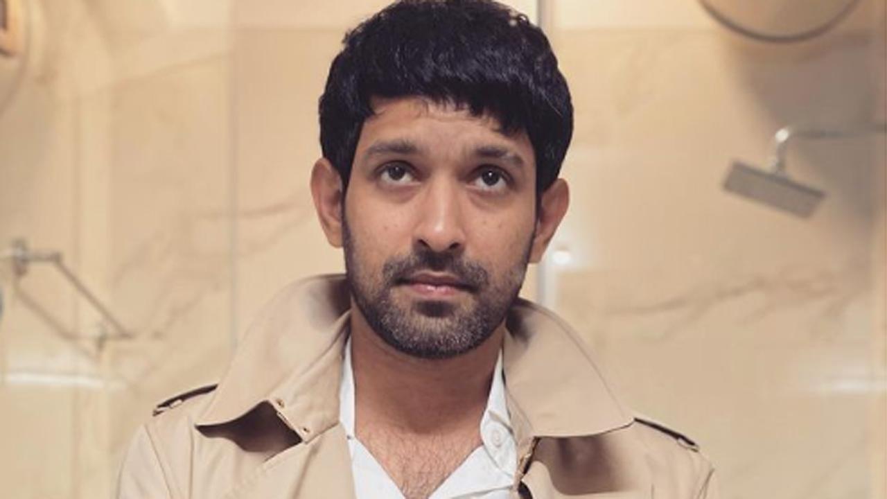 Vikrant Massey heads to Pune for the shoot of his new project