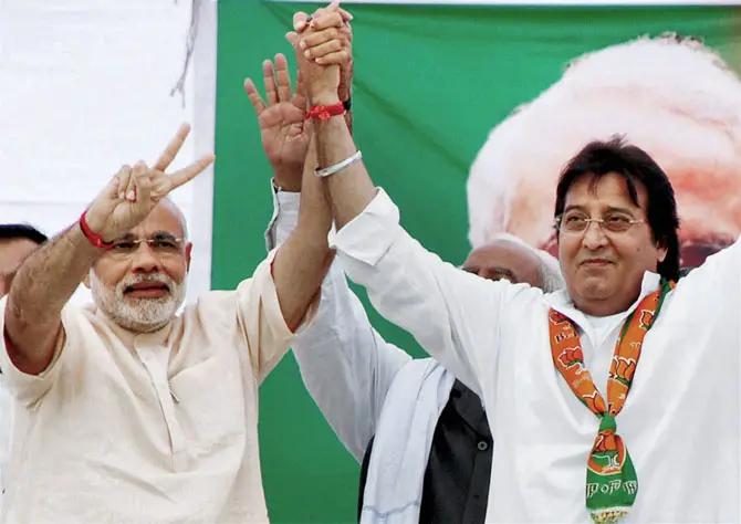 Bollywood actor and four-time BJP MP Vinod Khanna and Prime Minister Narendra Modi