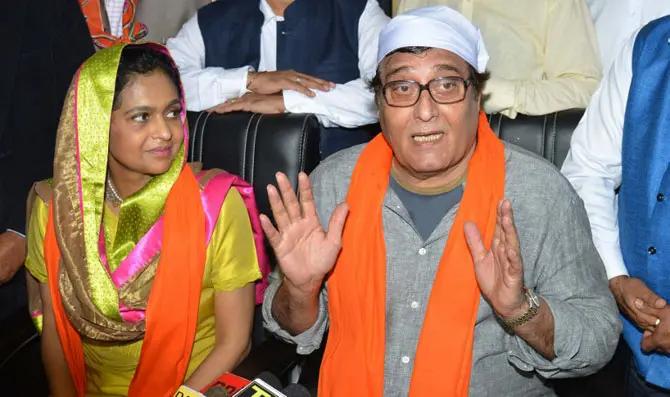 Vinod Khanna (R) and his wife Kavita speak to media at the Golden Temple in Amritsar on March 26, 2014