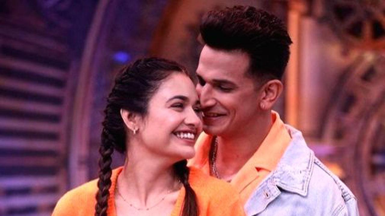 Couple Yuvika Chaudhary and Prince Narula released their new song 'Tera Mera Naam', which relays the perfect Punjabi feeling with a rural setting and the Lohri bonfire.
Talking about the song, Yuvika and Prince said: 