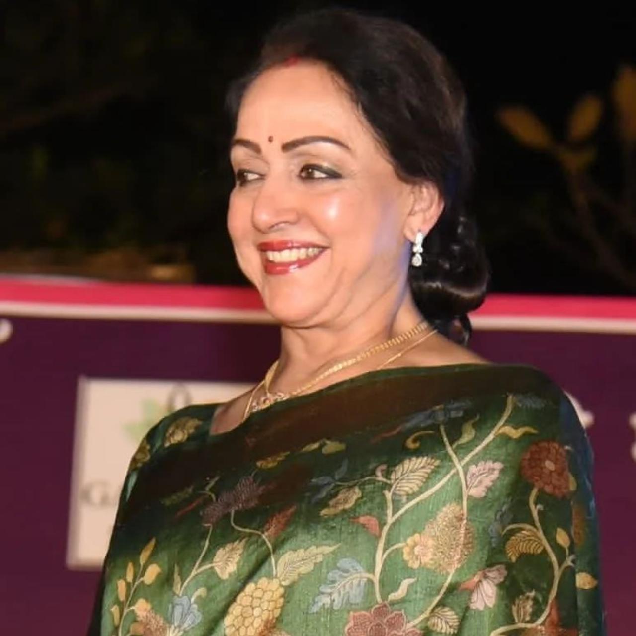 Hema MaliniNargis has truly set the standards high with her retirement from films in 1957. But with all the leading ladies who were ruling the glam world from the 1950s to the early 1970s, the entry of Hema Malini truly made them all retire in this period. Having been bestowed with the title of 'The Dream Girl', Hema Malini was the most bankable star in the 1970s. The charming and innocent beauty was the one leading lady who subsequently made her mark opposite the leading men of the industry. Her successful run over the years was defined by the films like 1970 (Johny Mera Naam), 1972 (Seeta Aur Geeta), 1975 (Sholay), and 1976 (Dus Numbri)