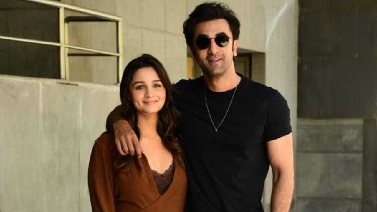 Ranbir Kapoor's joke on Alia Bhatt's pregnancy weight leaves netizens disappointed