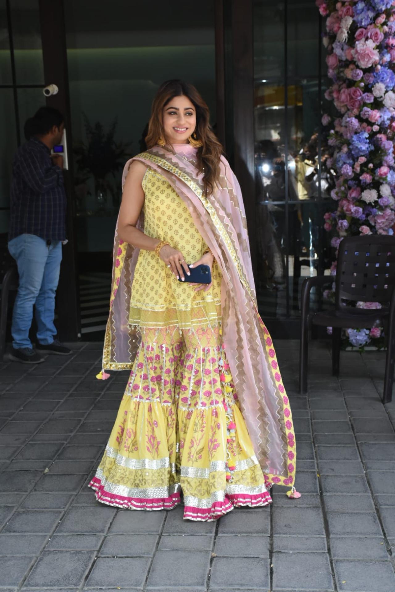 Shamita Shetty looked gorgeous in a yellow traditional attire and was all smiles as she posed for the paparazzi before entering Arpita and Aayush Sharma's residence