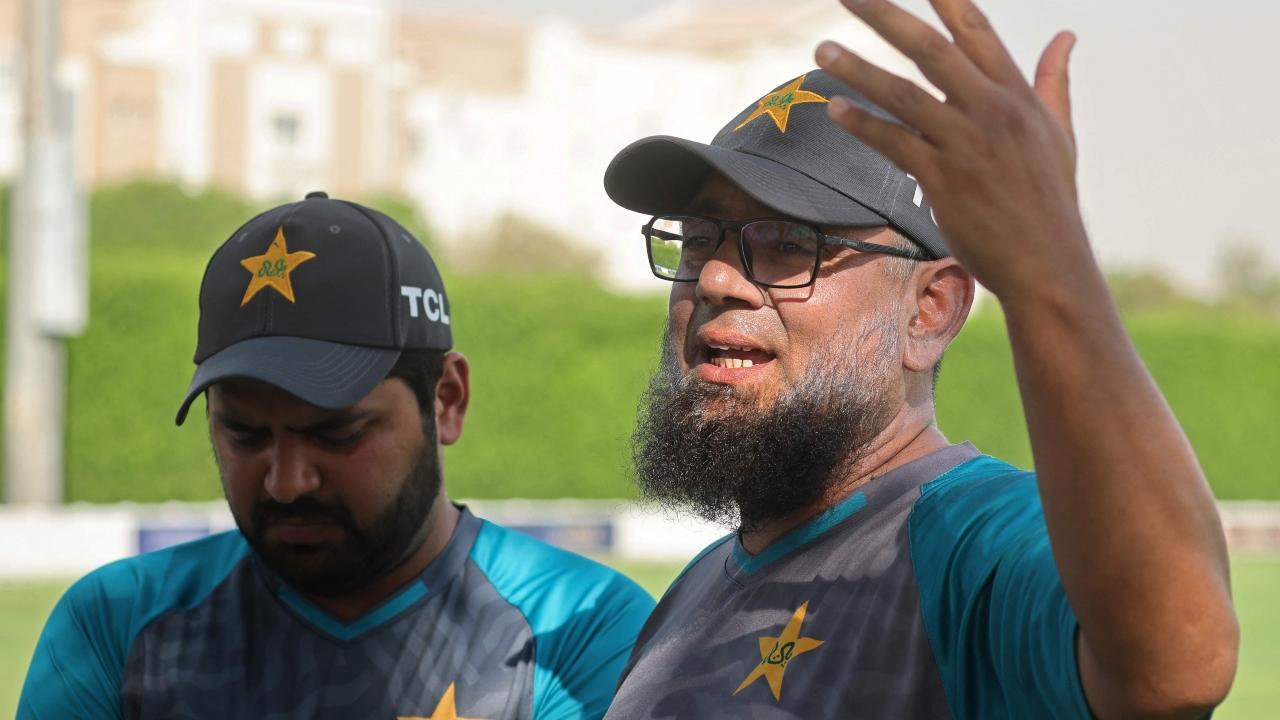 Pakistan coach Saqlain Mushtaq shares some pearls of wisdom with his team during the training session. Pic/ Official Twitter account of PCB