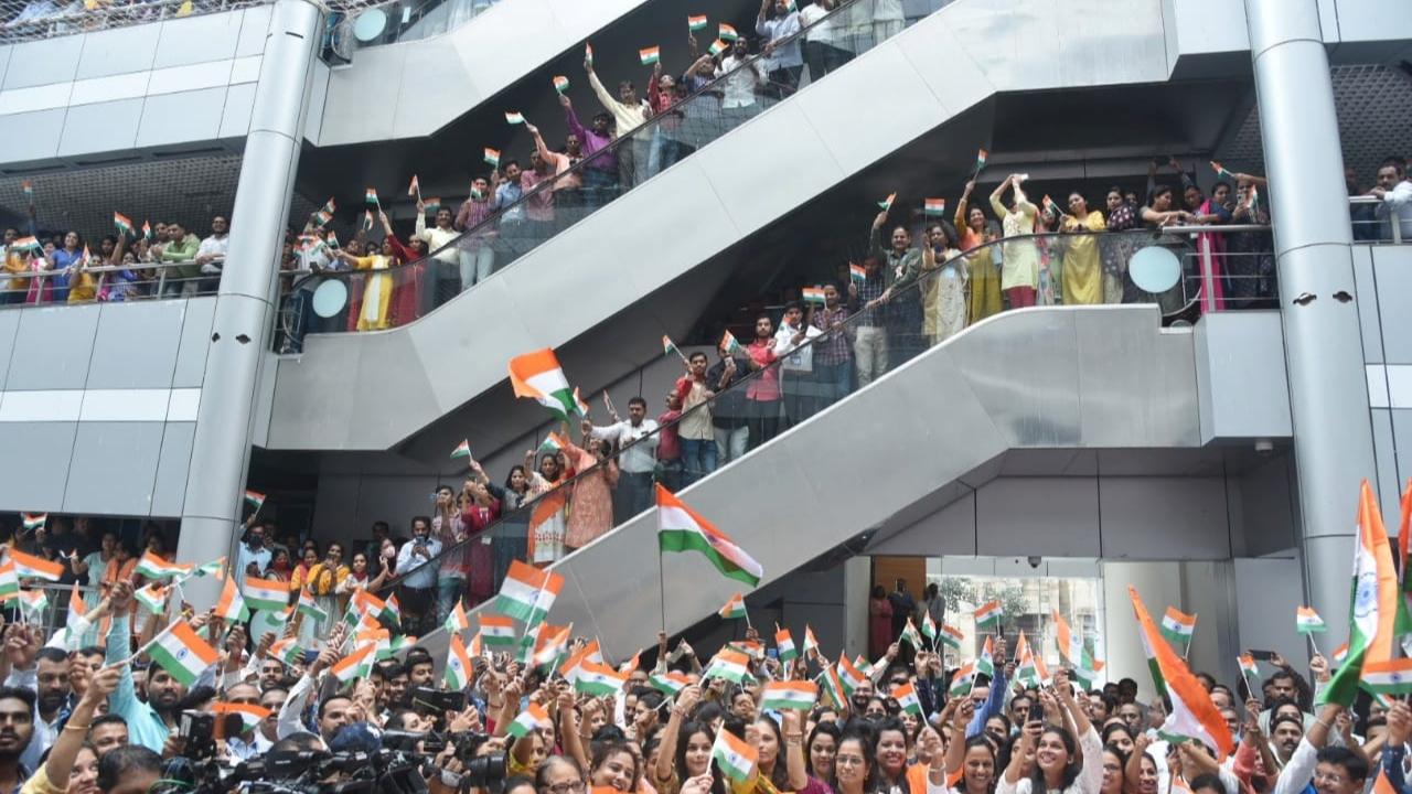 All staff members gathered at the Mantralaya premises to celebrate Independence Day. Slogans like 'Bharat Mata Ki Jai' and 'Jai Hind' were shouted by the employees