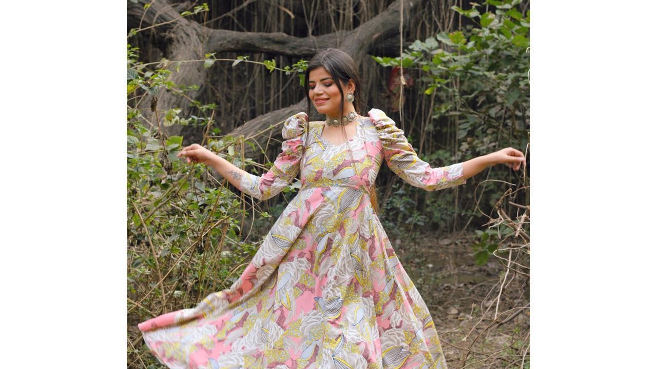Ayesha Kaur sets Instagram on fire with her jaw-dropping posts
