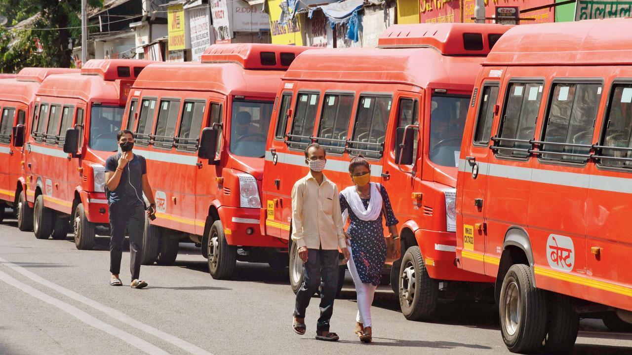 Mumbai: 5 injured as state bus crashes after brake failure
