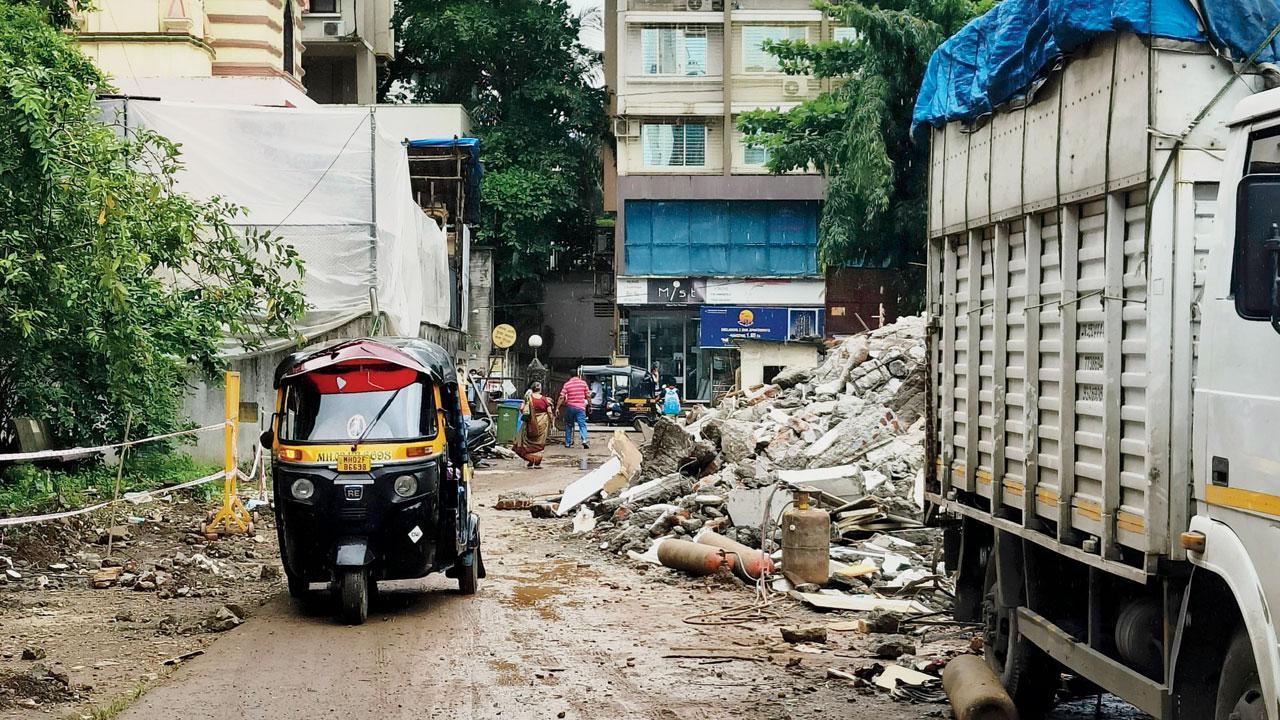 Borivli house collapse: Residents accuse BMC of rubble rousing