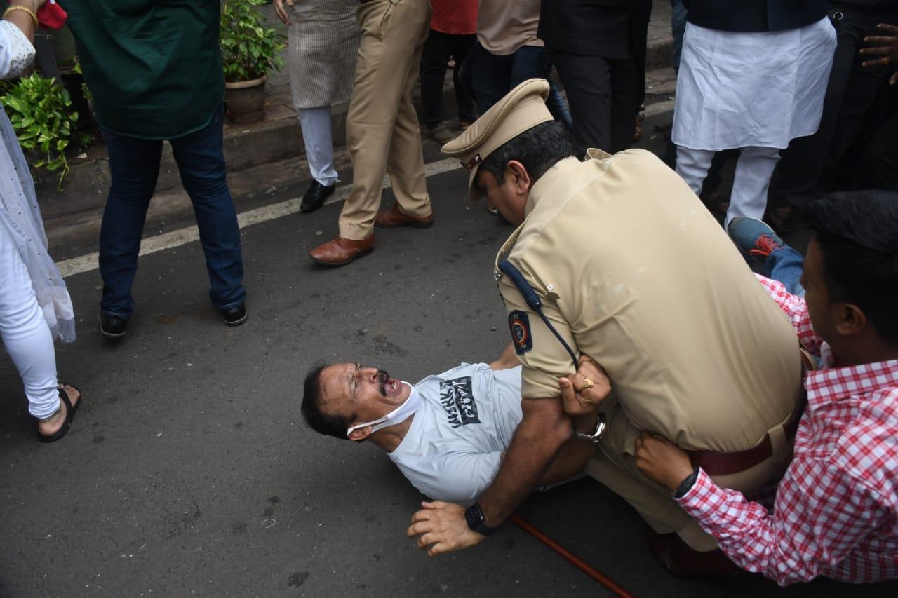 Police detained Mumbai Congress chief Bhai Jagtap while protesting near Hanging garden in Malabar Hill. (Pic/Ashish Raje)