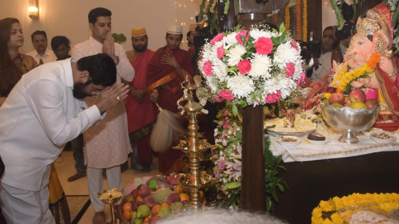 Ganesh Chaturthi: Maharashtra CM Eknath Shinde welcomes Lord Ganesha at his residence, see photos