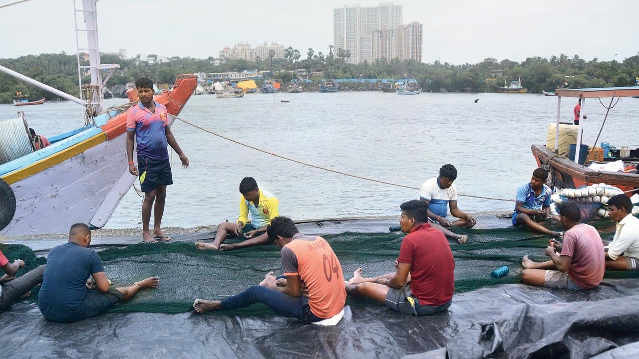 Fishermen at work by the creek. Pics/Sayyed Sameer Abedi