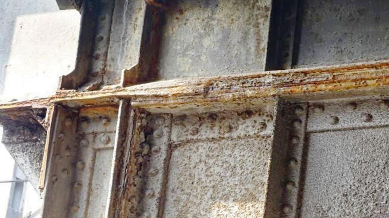 Corroded top beams