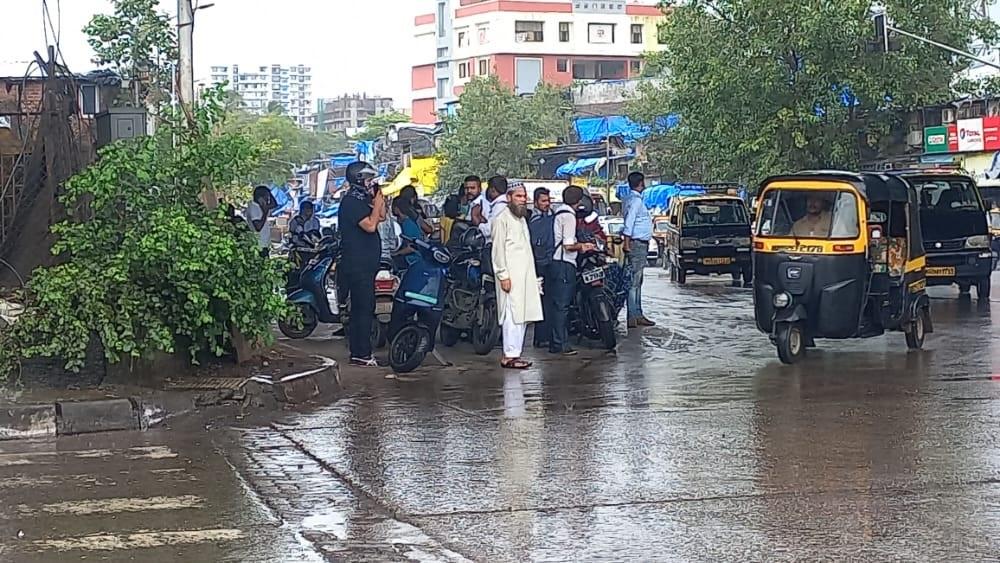 Meanwhile, the Bombay High Court on Saturday said it will assign a bench for hearing a case raising grievances about potholes on roads in Maharashtra. Pic/Sameer Abedi
