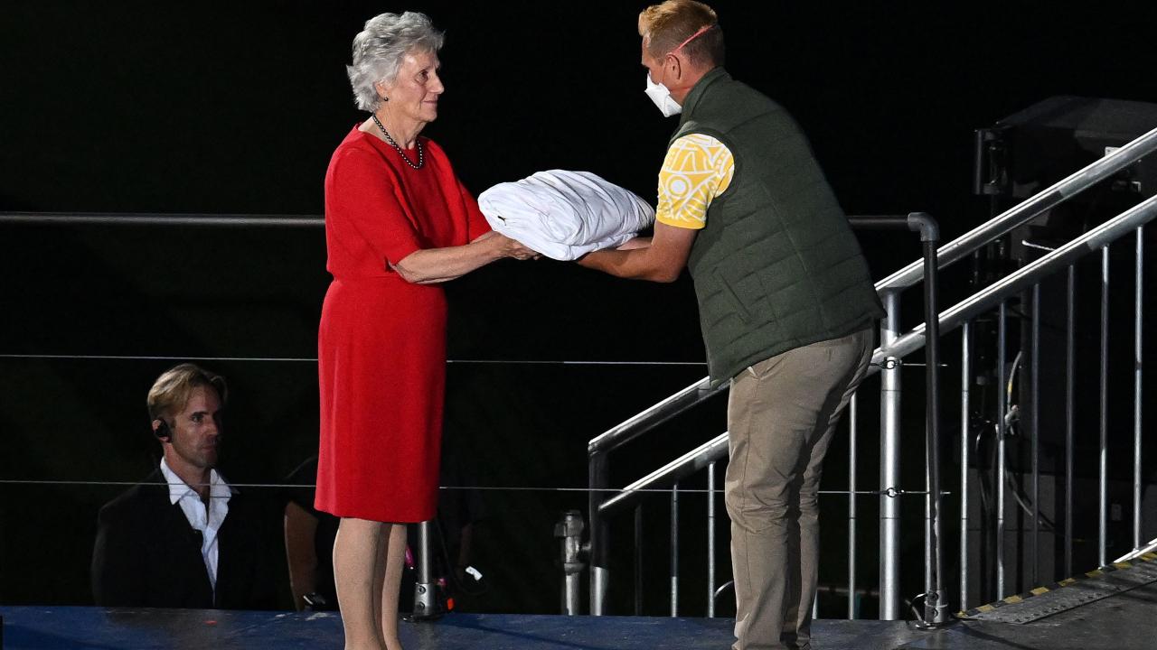 President of the Commonwealth Games Federation (CGF) Louise Martin (L) hands the Games' flag to Austyralian athlethe Barrie Lester during the Flag Handover Ceremony, signifying the official handover of the Commonwealth Games from Birmingham to Victoria, Australia, during the closing ceremony of the 2022 Commonwealth Games, at the Alexander Stadium in Birmingham, central England. Photo/AFP