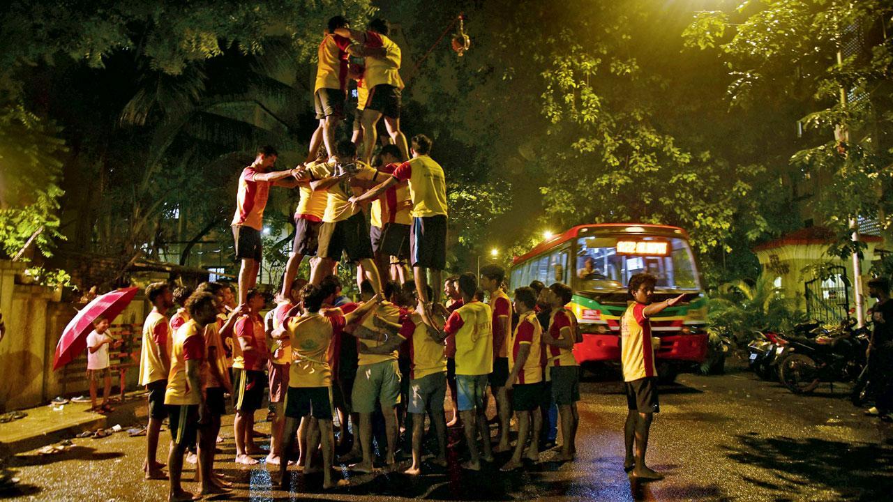 Mumbai: Shiv Sena shifts Dahi Handi to Worli Naka, announces Rs 4 lakh prize