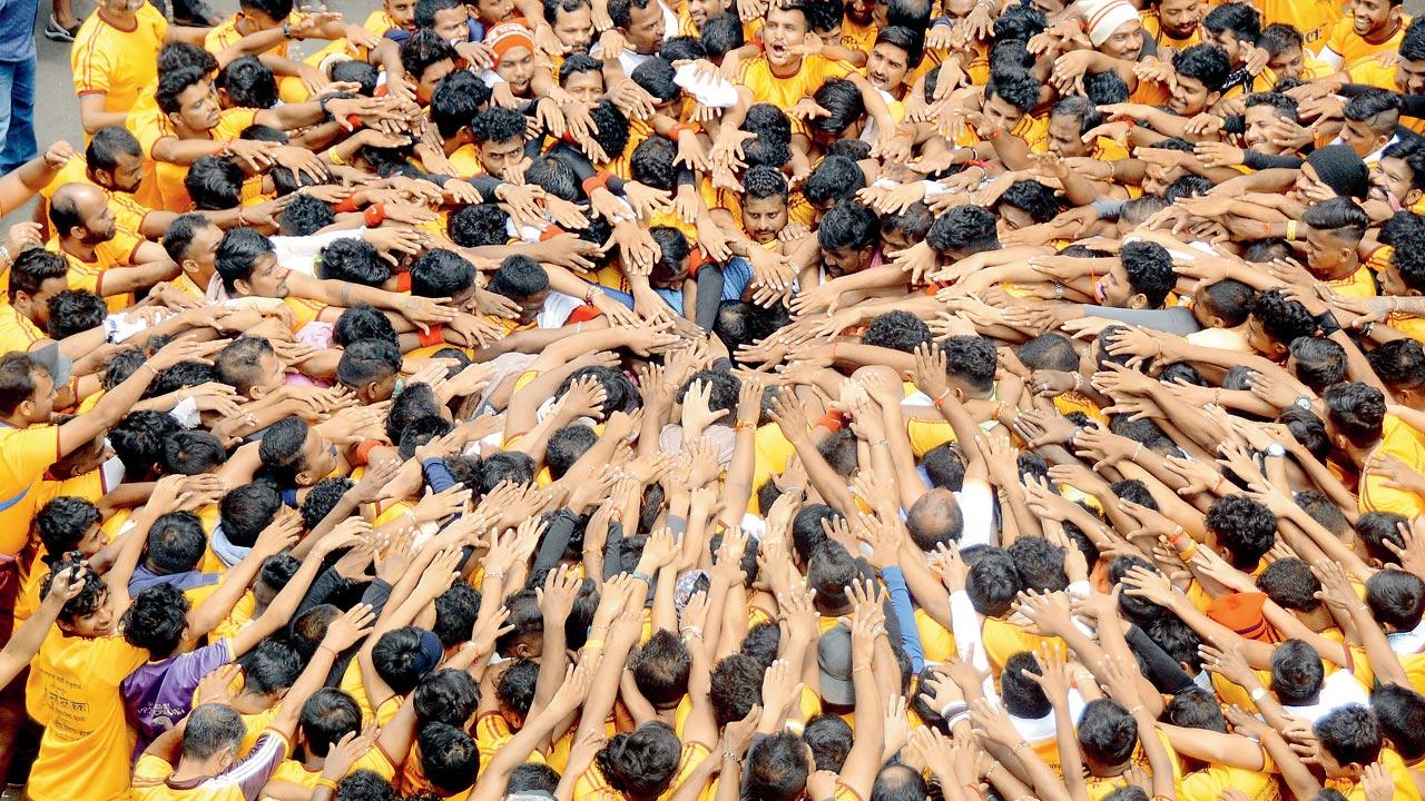 A Dahi Handi festivity in progress at Dadar on Thursday. Pic/Sayyed Sameer Abedi