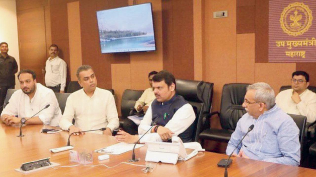 Milind Deora meets Devendra Fadnavis, demands scrapping of ward delimitation