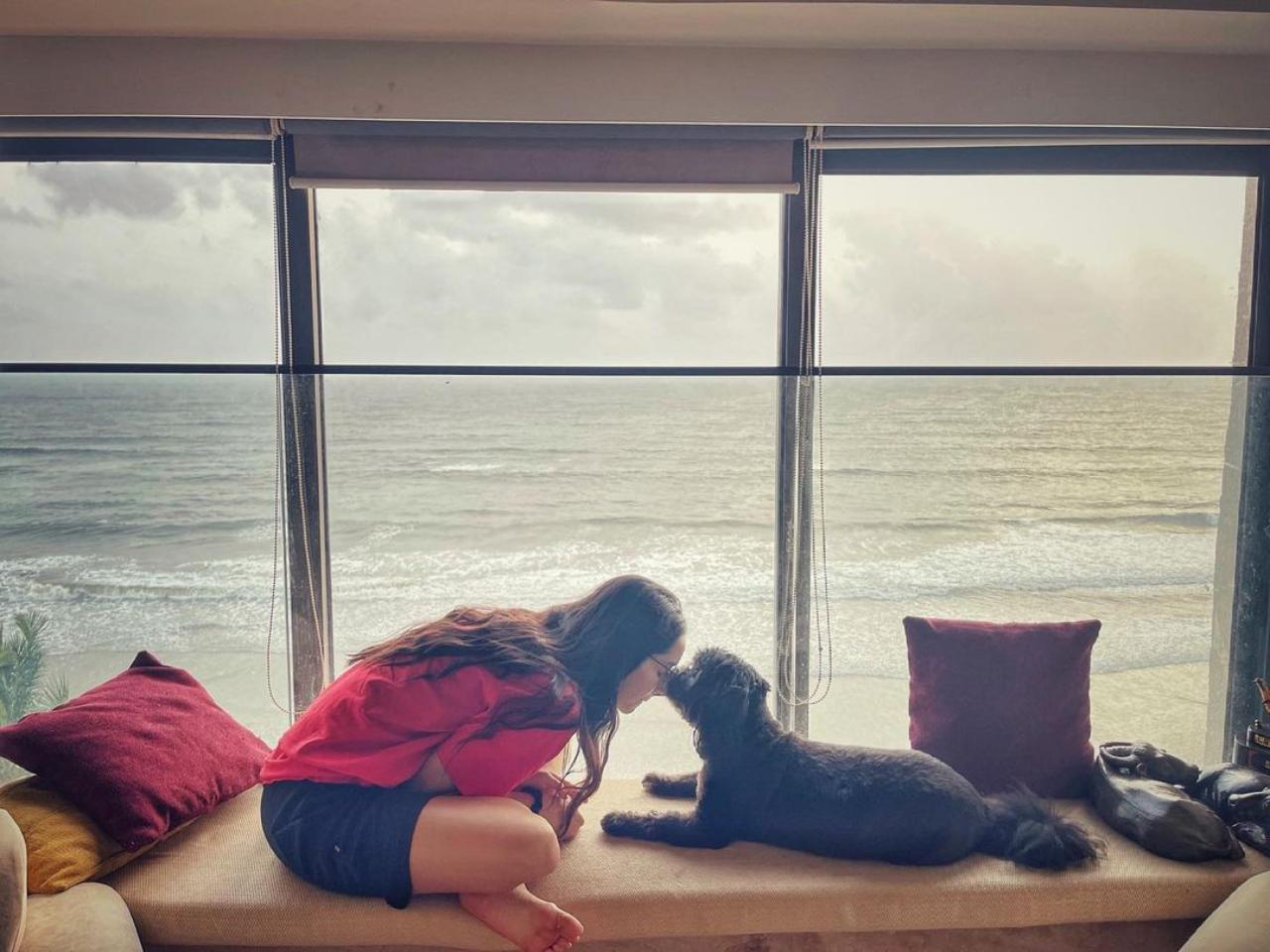 This picturesque picture of Shraddha enjoying 'monsoon snuggles' with Shyloh is all things adorable and heartwarming