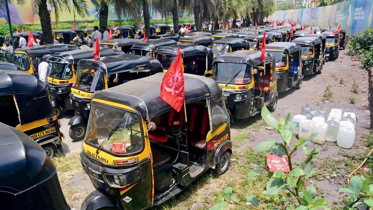 Mumbai: Give us a fare hike or 40 per cent discount on CNG, demand autorickshaw drivers