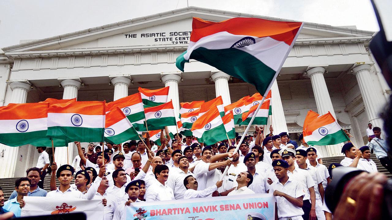 Mumbai: Citizens raise red flag over tricolour fest