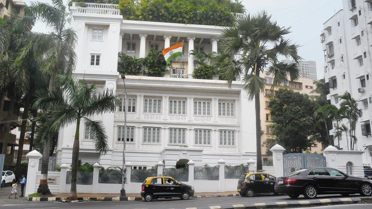 A staff of Jindal Mansion seen adjusting the Tiranga, which is hoisted from the third floor of the premises. Pics/Ashish Raje