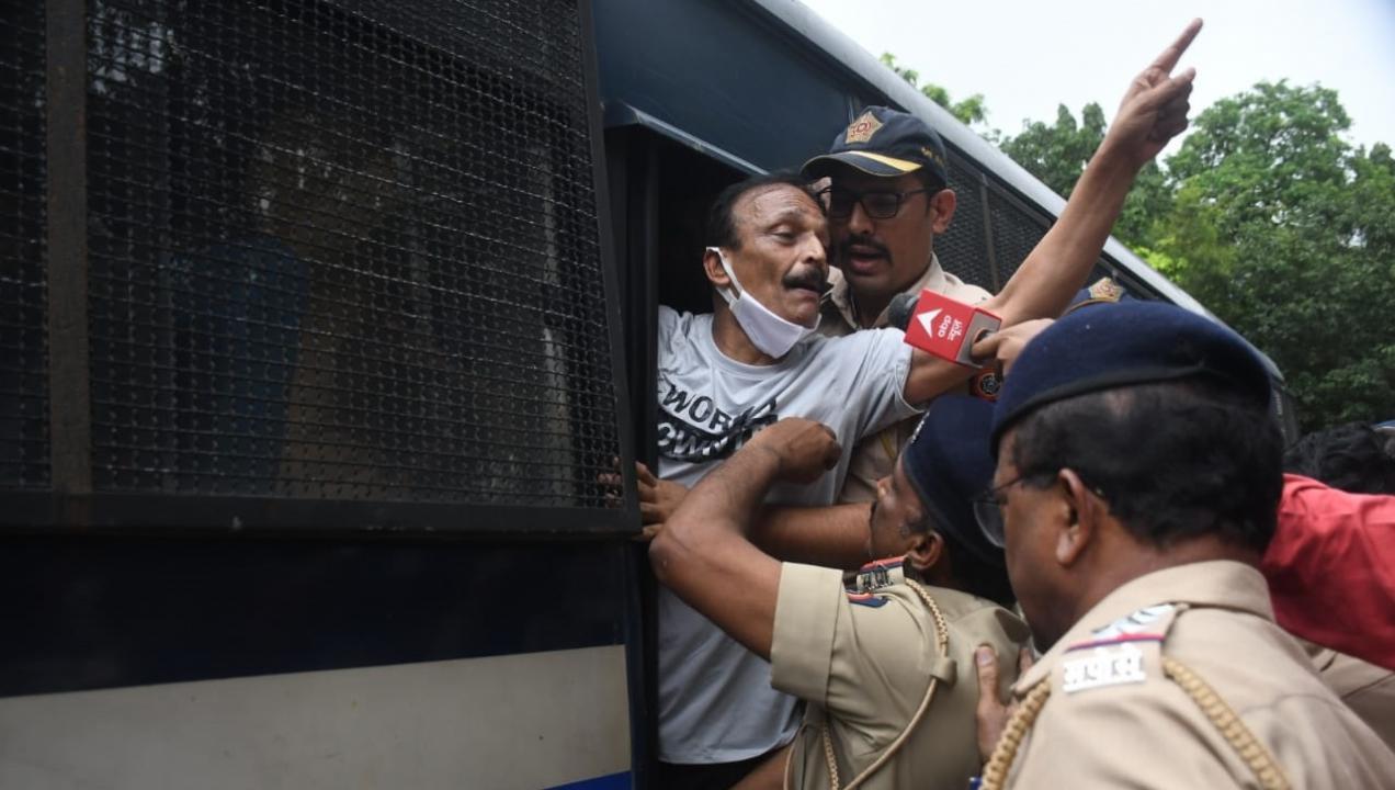 Police detained Mumbai Congress chief Bhai Jagtap. Pic/Ashish Raje
