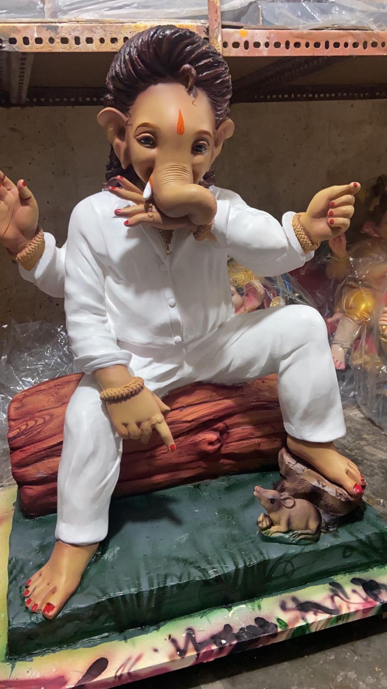Allu Arjun's look from 'Pushpa: The Rise' has inspired Lord Ganesha statues. On Tuesday, several images and videos of a Ganpati idol went viral, where the deity can be seen sitting in a white kurta-pyjama, which were similar to what had Arjun worn in the film. The statue also had Pushpa's signature hand gesture from the film