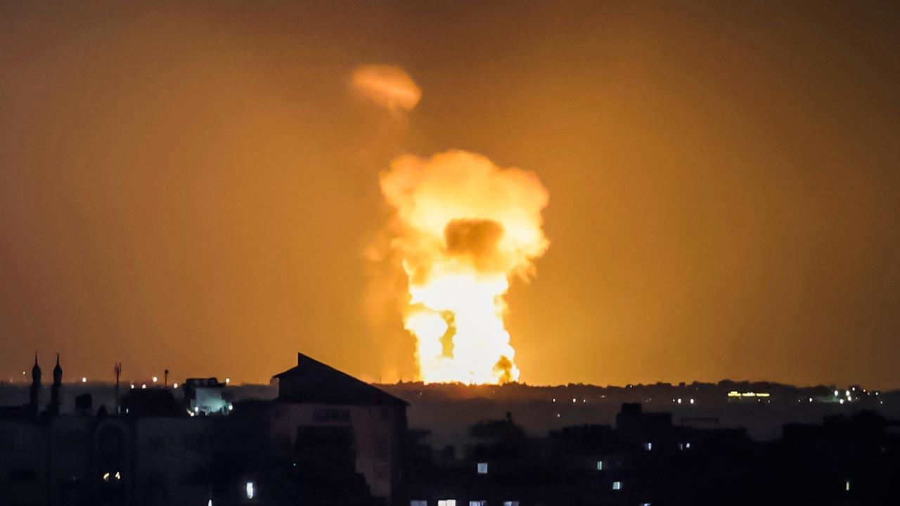 Israeli strikes against Islamic Jihad and counterstrikes continue, but Hamas will decide if these escalate into war