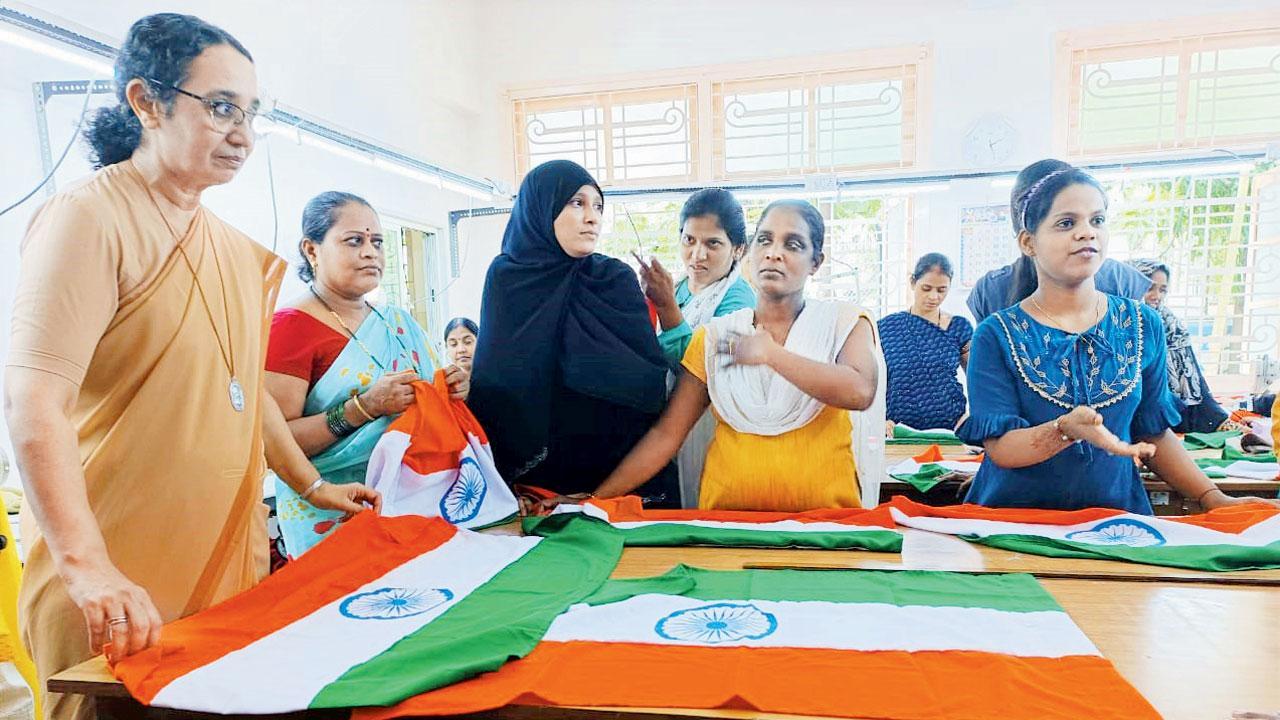 Mumbai: Transgender people and women create 75,000 flags for BMC in 10 days