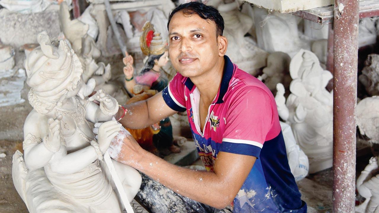 Mangesh Narayan Panchal, who works in Hamrapur, but hails from the neighbouring village of Kalave, has a BA degree. He chose idol making, due to a lack of professional work opportunities in Pen. Panchal spends his weekends in Kalave, where he continues to teach English to the local children, as it brings in extra income