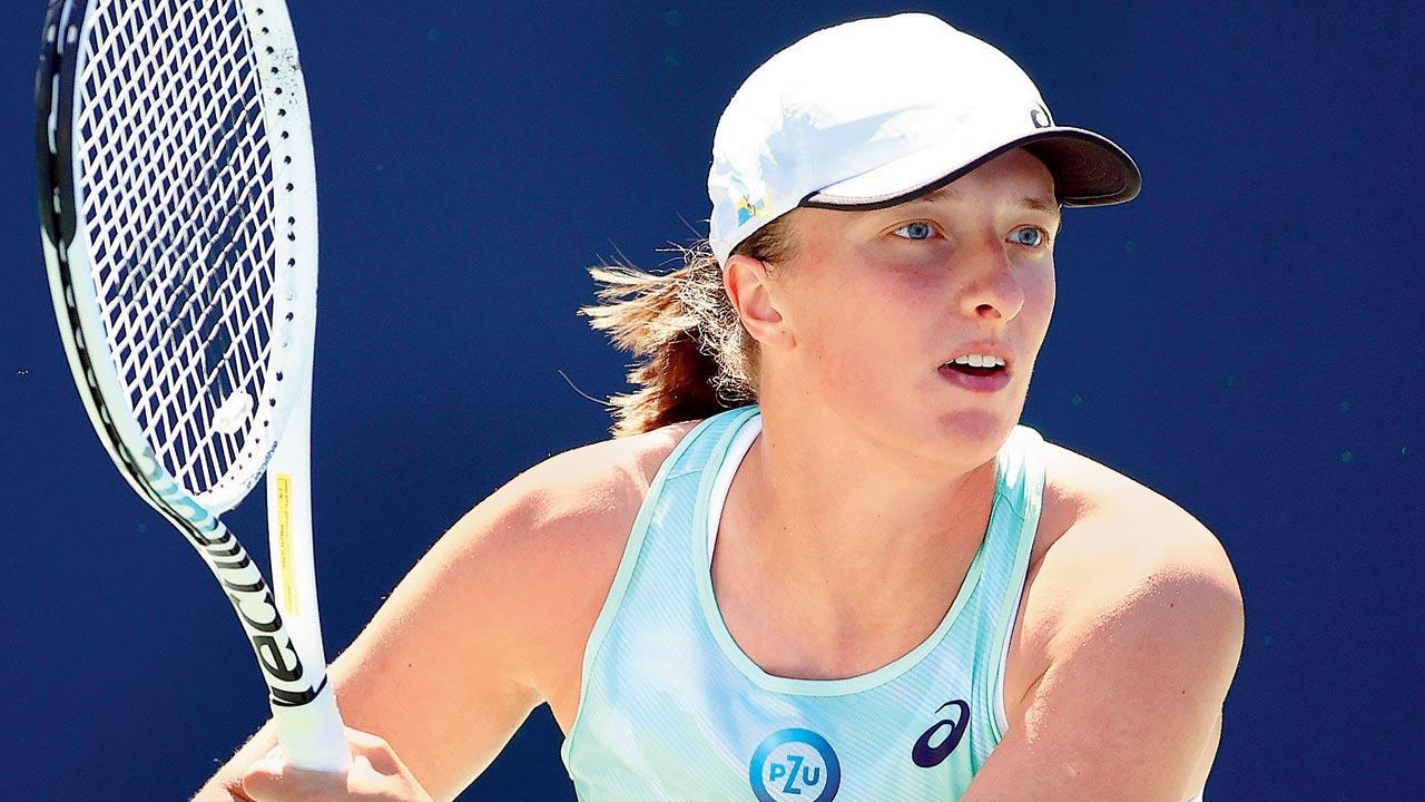 Maia stuns tennis world No.1 Iga Swiatek in Toronto