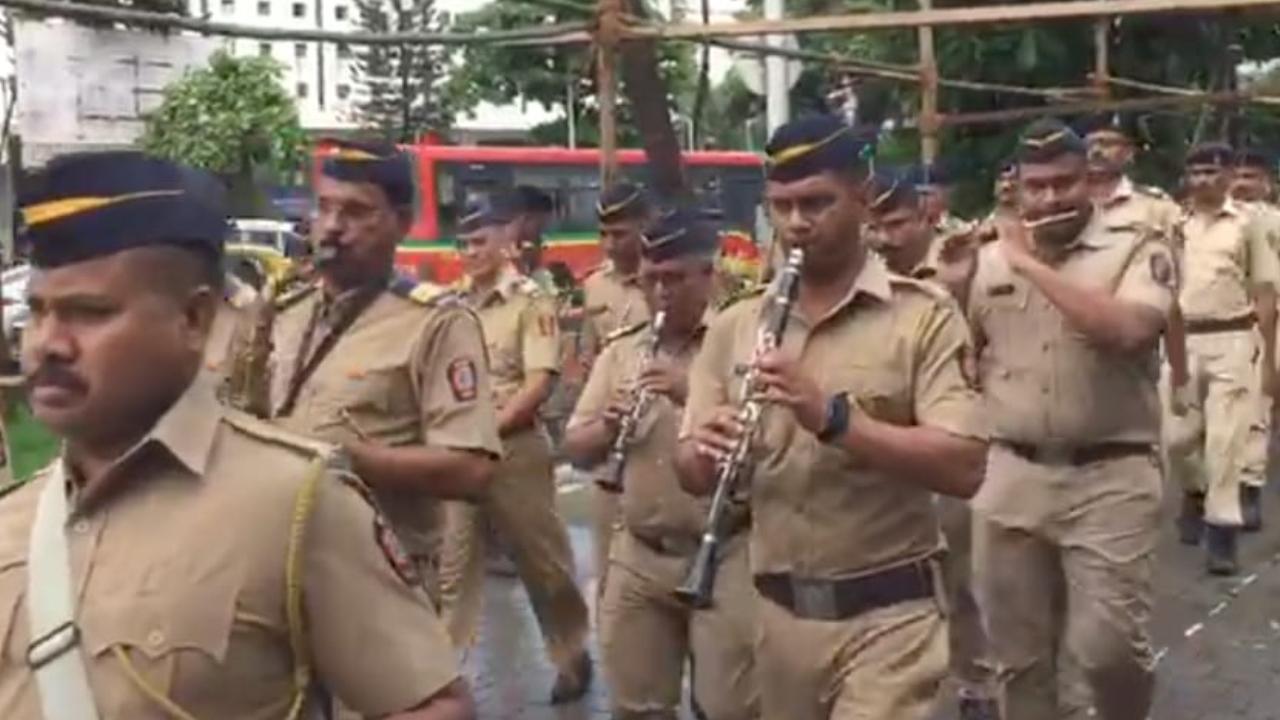 Police personnels were seen marching on the streets of south Mumbai. Pic/ Ashish Raje