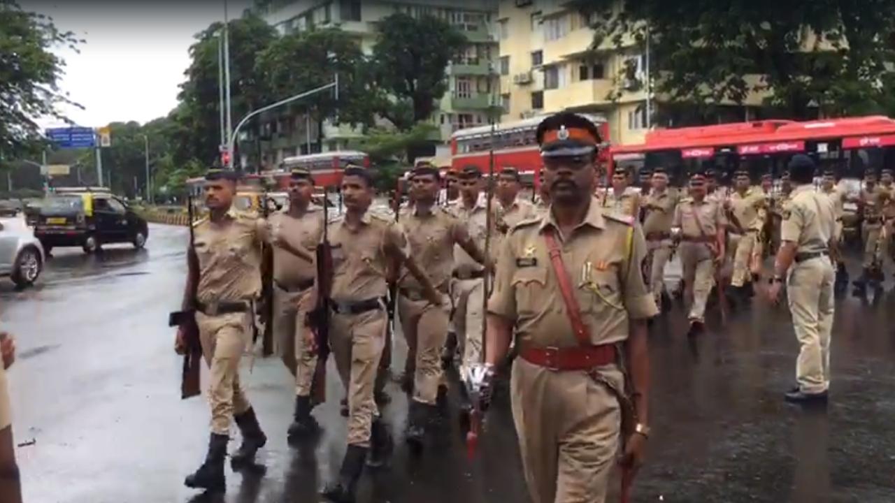 On Independence Day, all units of police are reportedly to conduct a special parade to salute the Tricolour, and senior inspectors and administrative officers are to ensure that the national flag is hoisted at all police stations. Pic/ Ashish Raje